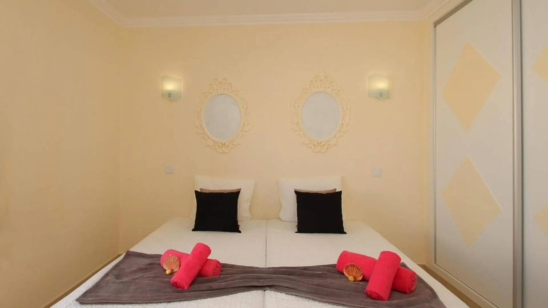 Villa With Heatable Pool Albufeira