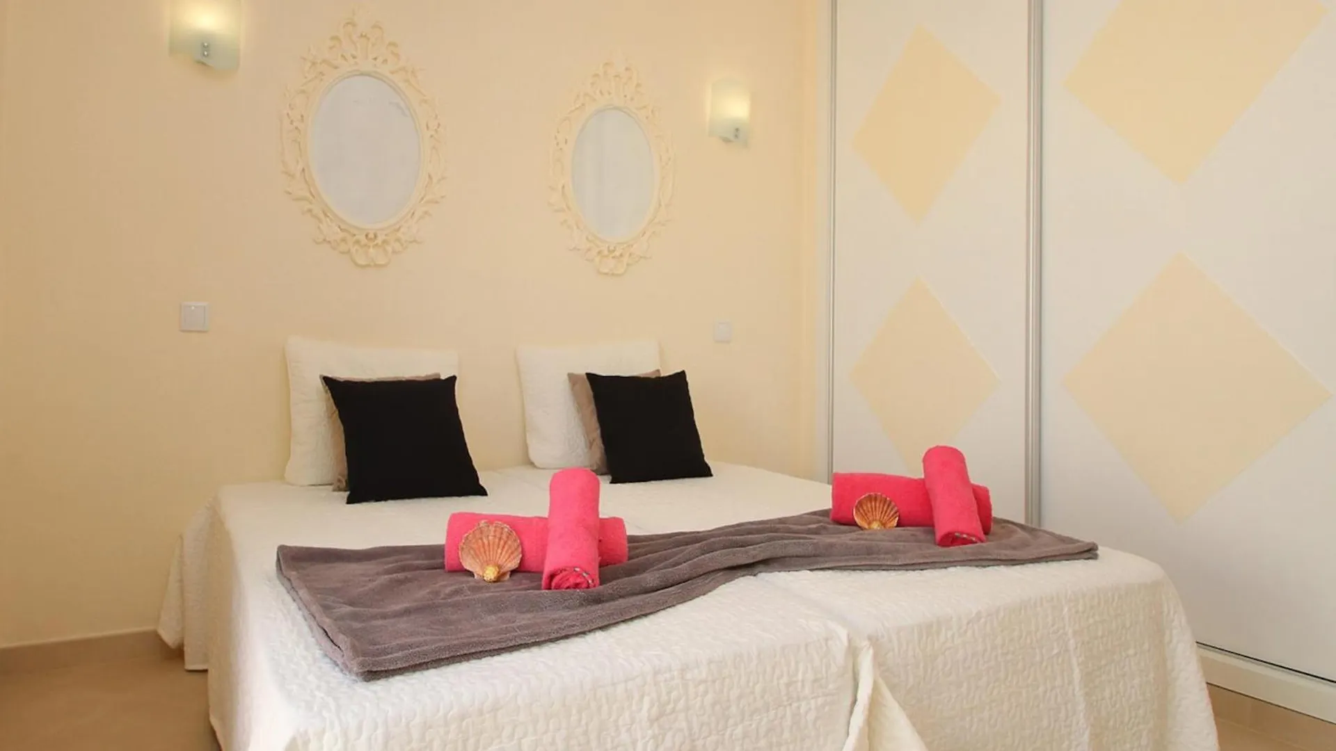 Villa With Heatable Pool Albufeira